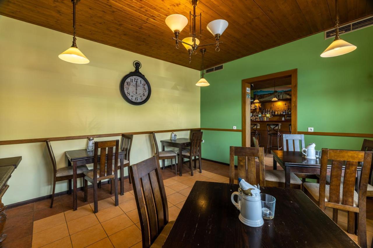 Penzion Rodos - Cafe Prag Eksteriør billede