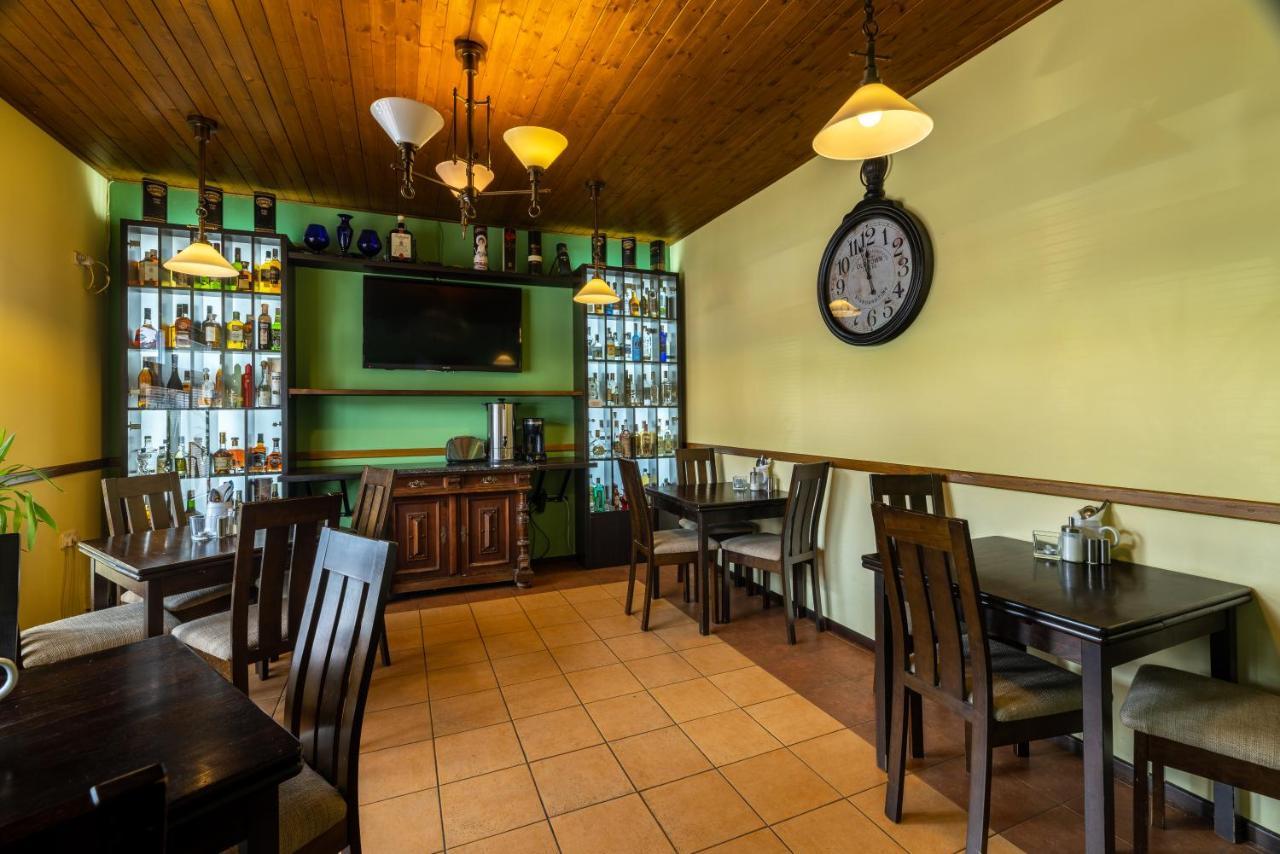 Penzion Rodos - Cafe Prag Eksteriør billede