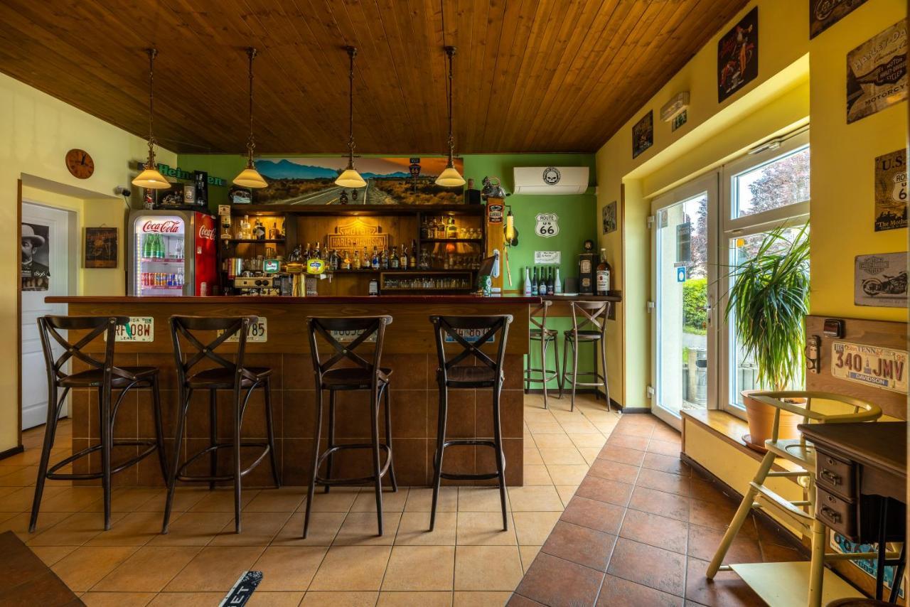 Penzion Rodos - Cafe Prag Eksteriør billede
