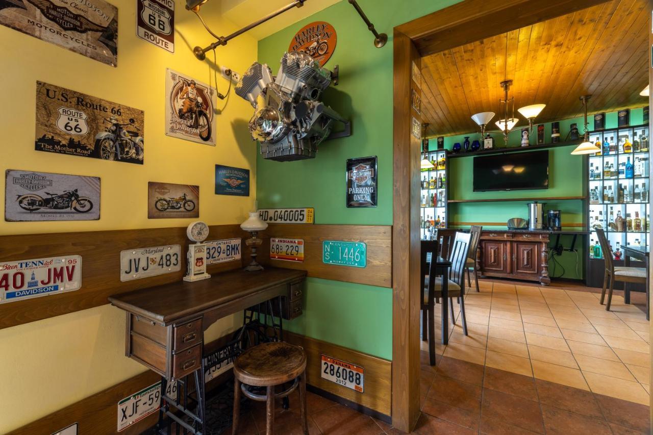 Penzion Rodos - Cafe Prag Eksteriør billede