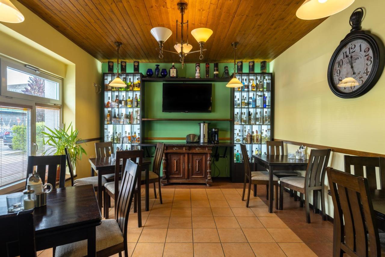 Penzion Rodos - Cafe Prag Eksteriør billede